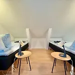Workers - 2 Bedroom - Free Parking - Near Volvo Apartment