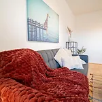 Scandi-boho 1br Calm & Well-connected Location *