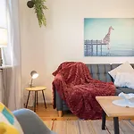 Scandi-boho 1br Calm & Well-connected Location *