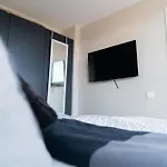 Floor With Rooftop, 1br In Great Location