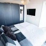Floor With Rooftop, 1br In Great Location Apartamento *