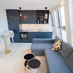 Floor With Rooftop, 1br In Great Location