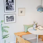 Thoughtfully Fine Designed 1br In Prime Location Apartment *