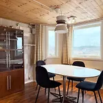 Workers - 8 Beds - Free Parking - Near Volvo Göteborg