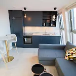 Floor With Rooftop, 1br In Great Location