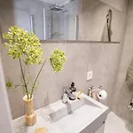 Thoughtfully Fine Designed 1br In Prime Location Apartment