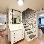 Apartmán Workers - 8 Beds - Free Parking - Near Volvo *