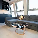 Floor With Rooftop, 1br In Great Location *