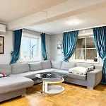 Workers - 8 Beds - Free Parking - Near Volvo Apartmán *