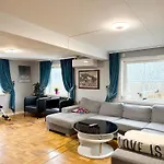 Workers - 8 Beds - Free Parking - Near Volvo Göteborg