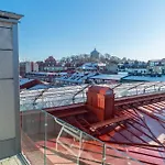 Floor With Rooftop, 1br In Great Location *