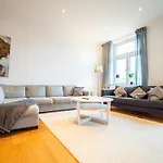 Grand 3br At Vasaplatsen Apartment *