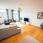 Apartamento Grand 3br At Vasaplatsen Gotemburgo