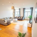 Grand 3br At Vasaplatsen Gotemburgo