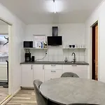 Workers - Free Parking - 3 Kitchens - Volvo بيت للعطل