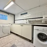 Workers - 4br - 8 Beds - 2 Kitchens - Volvo *
