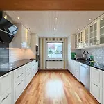 Workers - 4br - 8 Beds - 2 Kitchens - Volvo * Goteborg