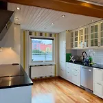 Workers - 4br - 8 Beds - 2 Kitchens - Volvo Casa vacanze *