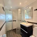 Casa vacanze Workers - 4br - 8 Beds - 2 Kitchens - Volvo *