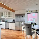 Casa vacanze Workers - 4br - 8 Beds - 2 Kitchens - Volvo Goteborg