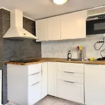 Workers - 4br - 8 Beds - 2 Kitchens - Volvo Goteborg