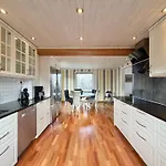 Casa vacanze Workers - 4br - 8 Beds - 2 Kitchens - Volvo