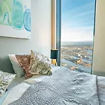 Penthouse 70th Floor Karlatornet شقة