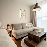 Bright Designer In * Göteborg