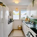Premium Workers 8br 13beds 2kitchen 3bath * ヨーテボリ