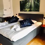 Otel Treetop Hangout &