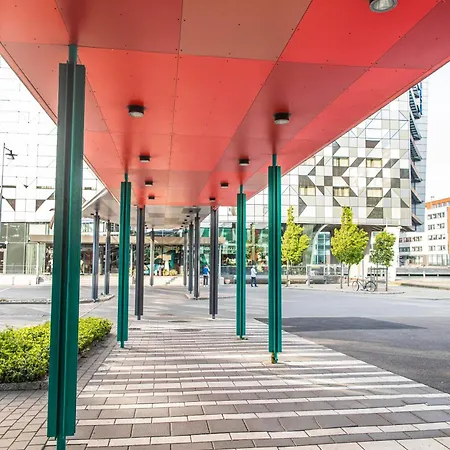 מלון Radisson Blu Riverside 4*