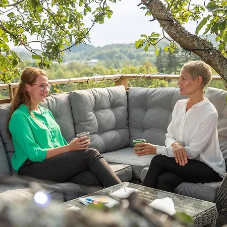 Treetop Hangout & Hotell