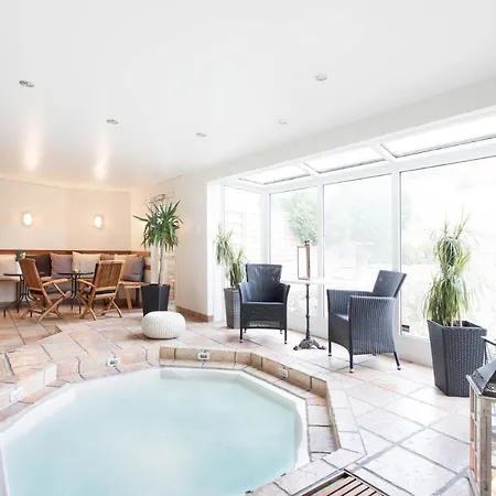 Treetop Hangout & فندق غوتنبرغ