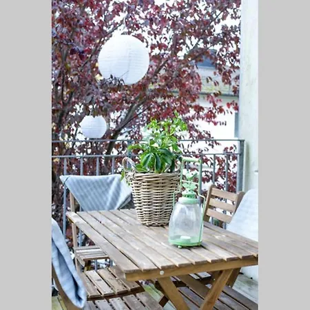 I Ett Lugnt Och Centrumnara Villaomrade Apartment *