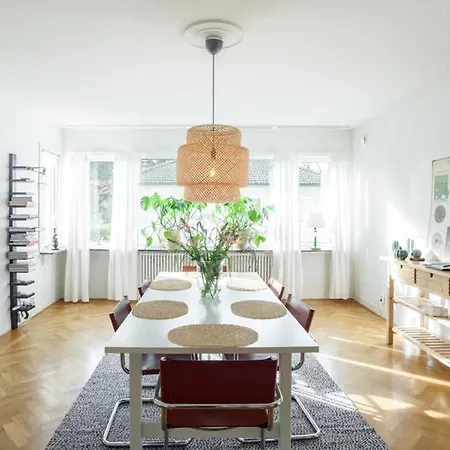 Apartment I Ett Lugnt Och Centrumnara Villaomrade *