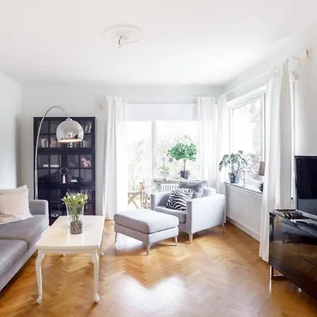 I Ett Lugnt Och Centrumnara Villaomrade Apartment *