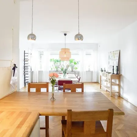 Apartment I Ett Lugnt Och Centrumnara Villaomrade Göteborg