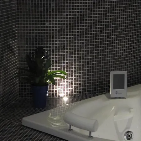 Отель Iqsuites 4*