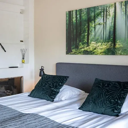 فندق Treetop Hangout & 3*