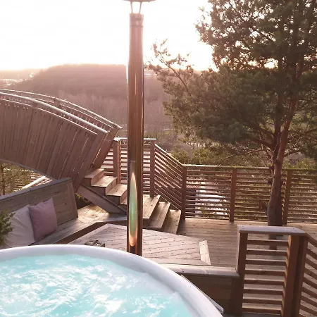 Treetop Hangout & فندق غوتنبرغ