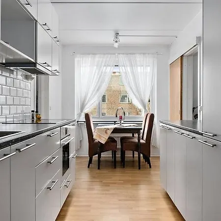 Cozy And Nice 75 Sqm Near Nature & City Lägenhet *