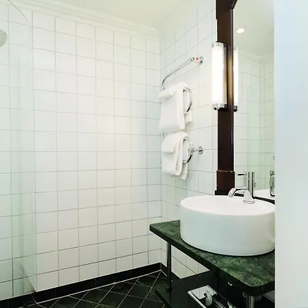 Elite Plaza Hotel 4*