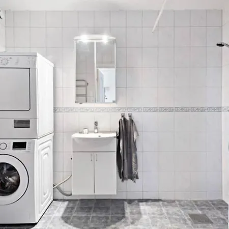 Lägenhet Björkö, Lägenhet Nära Bad Och