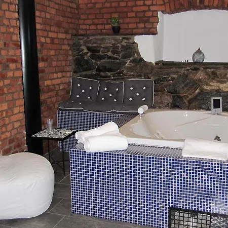 Отель Iqsuites 4*