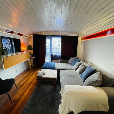 Amazing Location! Cozy Houseboat In Gothenburg! Göteborg