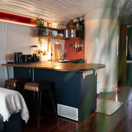 Σπίτι διακοπών Amazing Location! Cozy Houseboat In Gothenburg! *