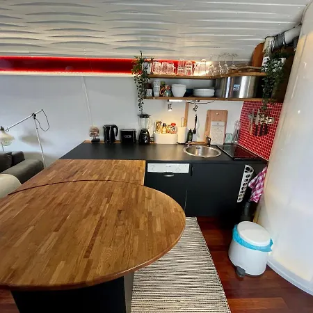 Semesterbostad Amazing Location! Cozy Houseboat In Gothenburg! Göteborg