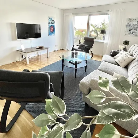 Björkö, Lägenhet Nära Bad Och Lägenhet