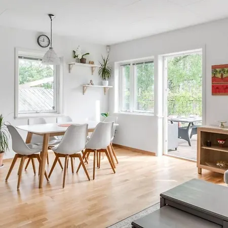 Large Family In With Garden * Göteborg
