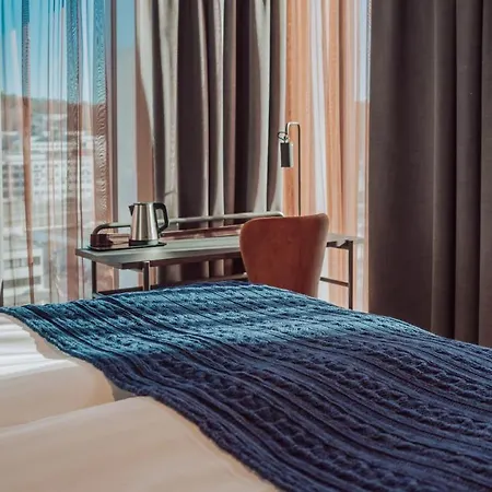 Quality The Weaver 4*